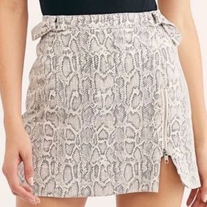 Free people snake mini skirt size 2